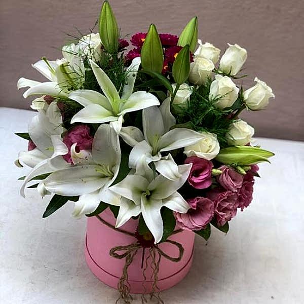  Antalya Çiçek Siparişi - Pembe Kutuda Mevsim Çiçekleri