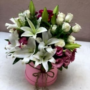  Antalya Çiçek Siparişi - Pembe Kutuda Mevsim Çiçekleri