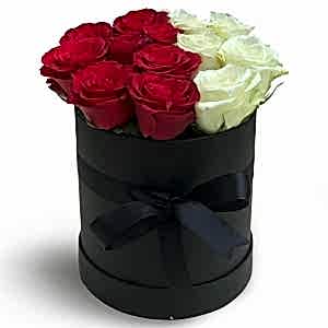  Antalya Çiçek Siparişi - 8 Kırmızı 5 Beyz Gül  Siyah Kutuda Arajman